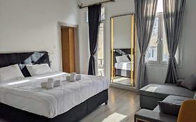 Travelers Luxury Suites, Studios & Apartments